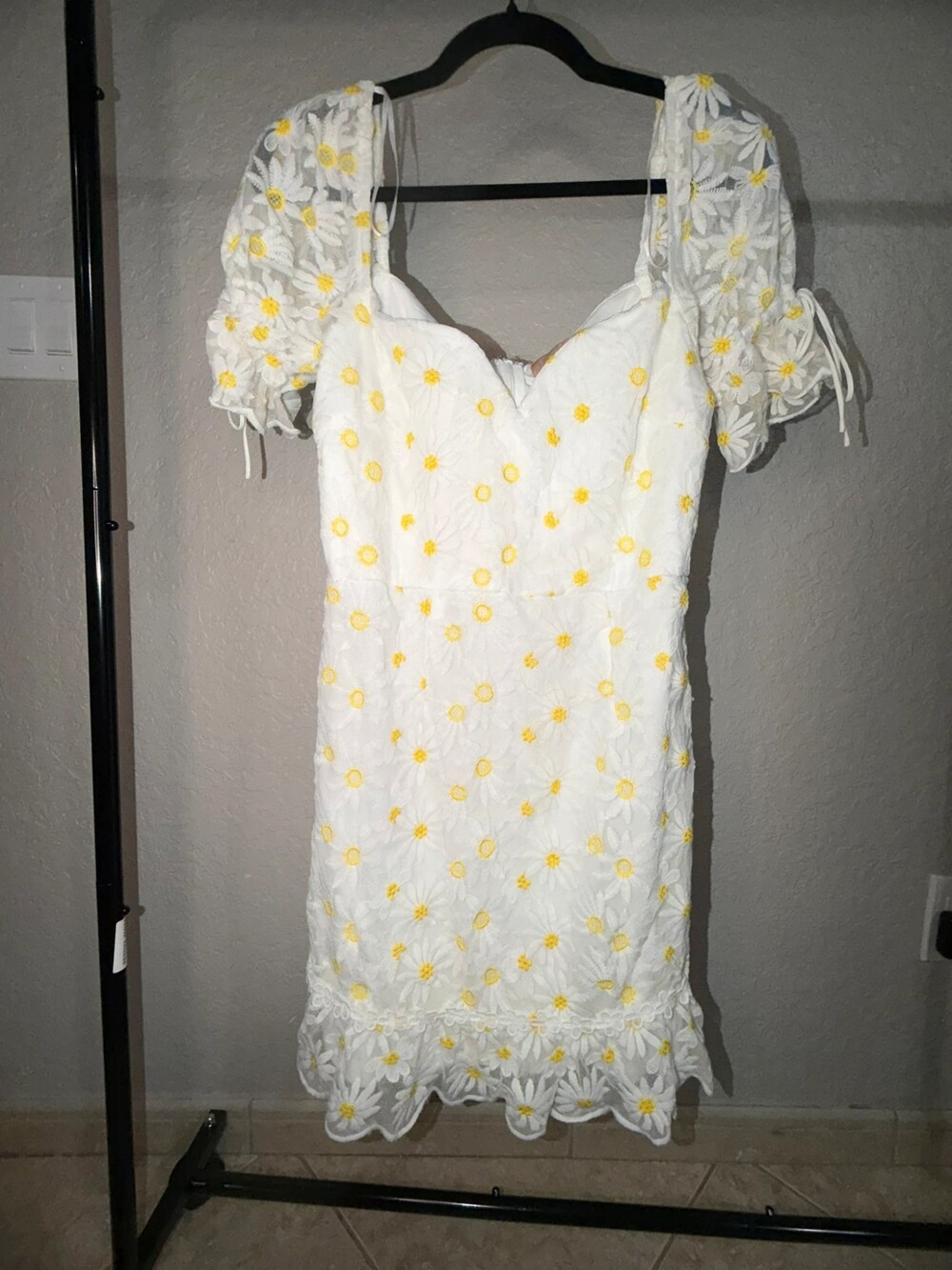 Love Triangle White Yellow Daisy Lace Mini Dress Size 16